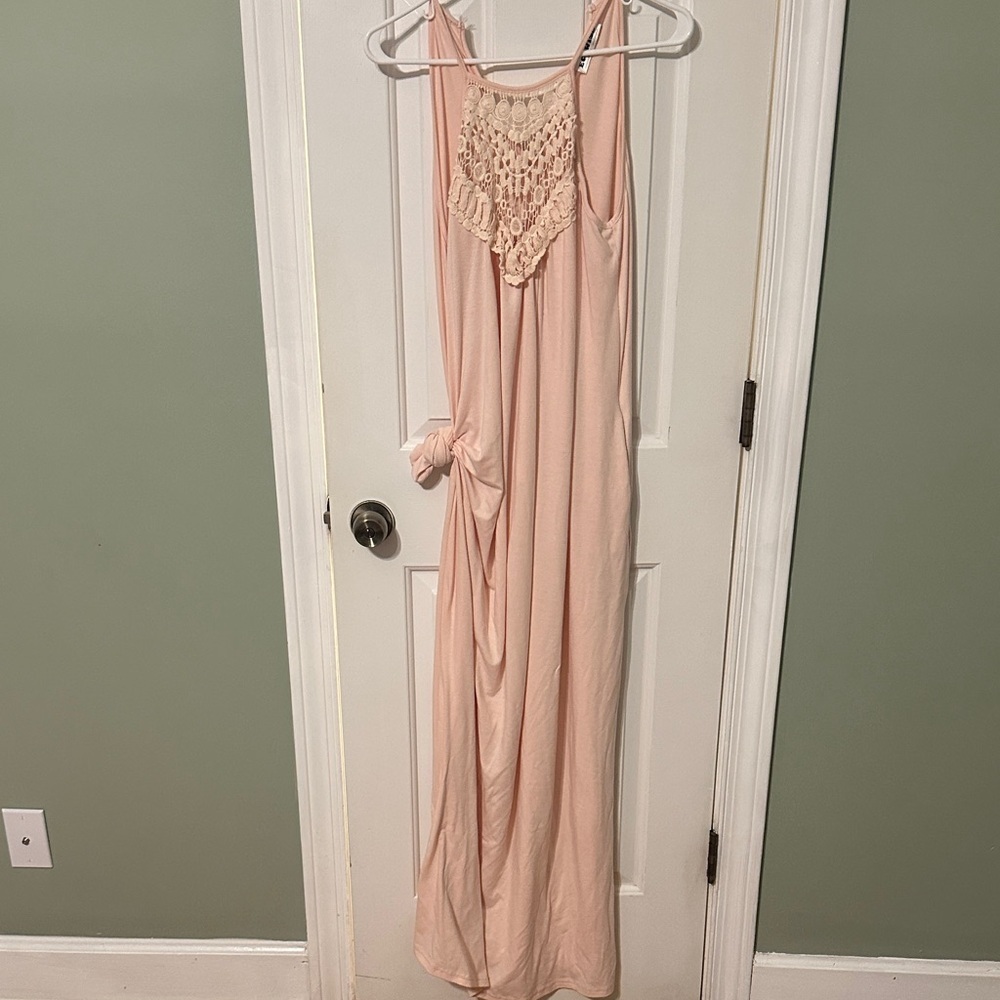 Chic Blush Maxi Dress with Lace Detail